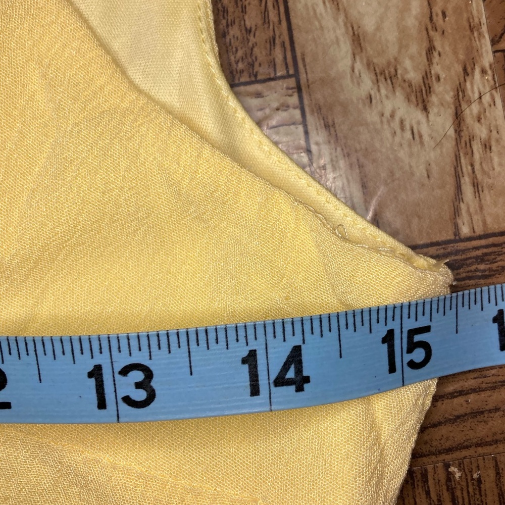 Yellow maxi dress with lace detail - Picture 6 of 7